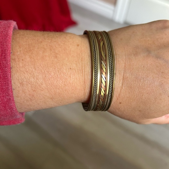 4/$50 Elegant Gold and Copper Bangle Bracelet 7 inches 💛 - Picture 4 of 7